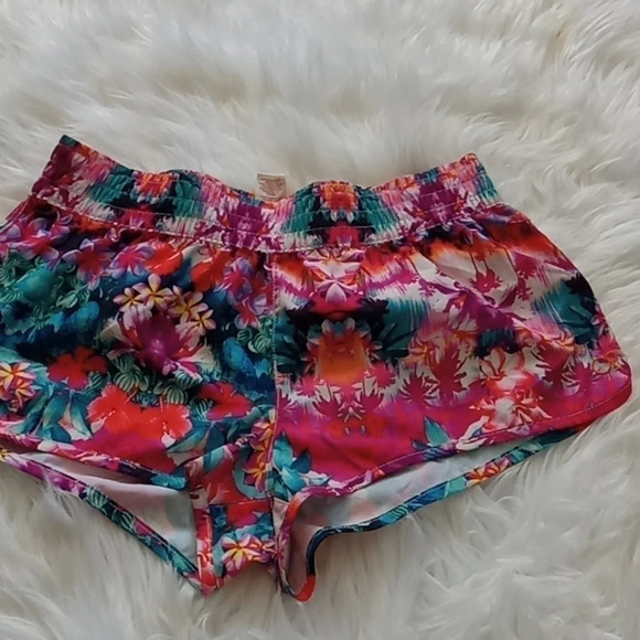 Op  Mini Active Shorts Girls floral - Picture 1 of 6